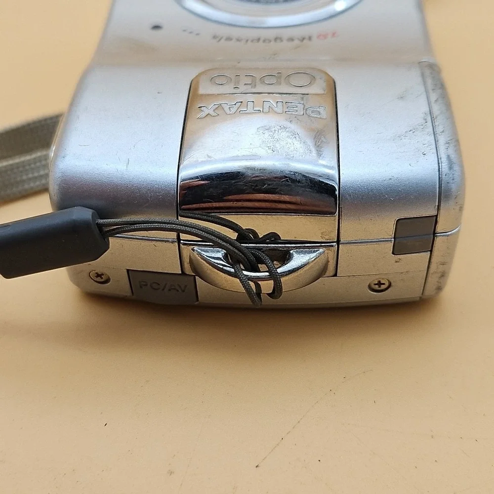 Pentax Optio M20 7.0MP Digital Camera Silver UNTESTED AS IS FOR PARTS